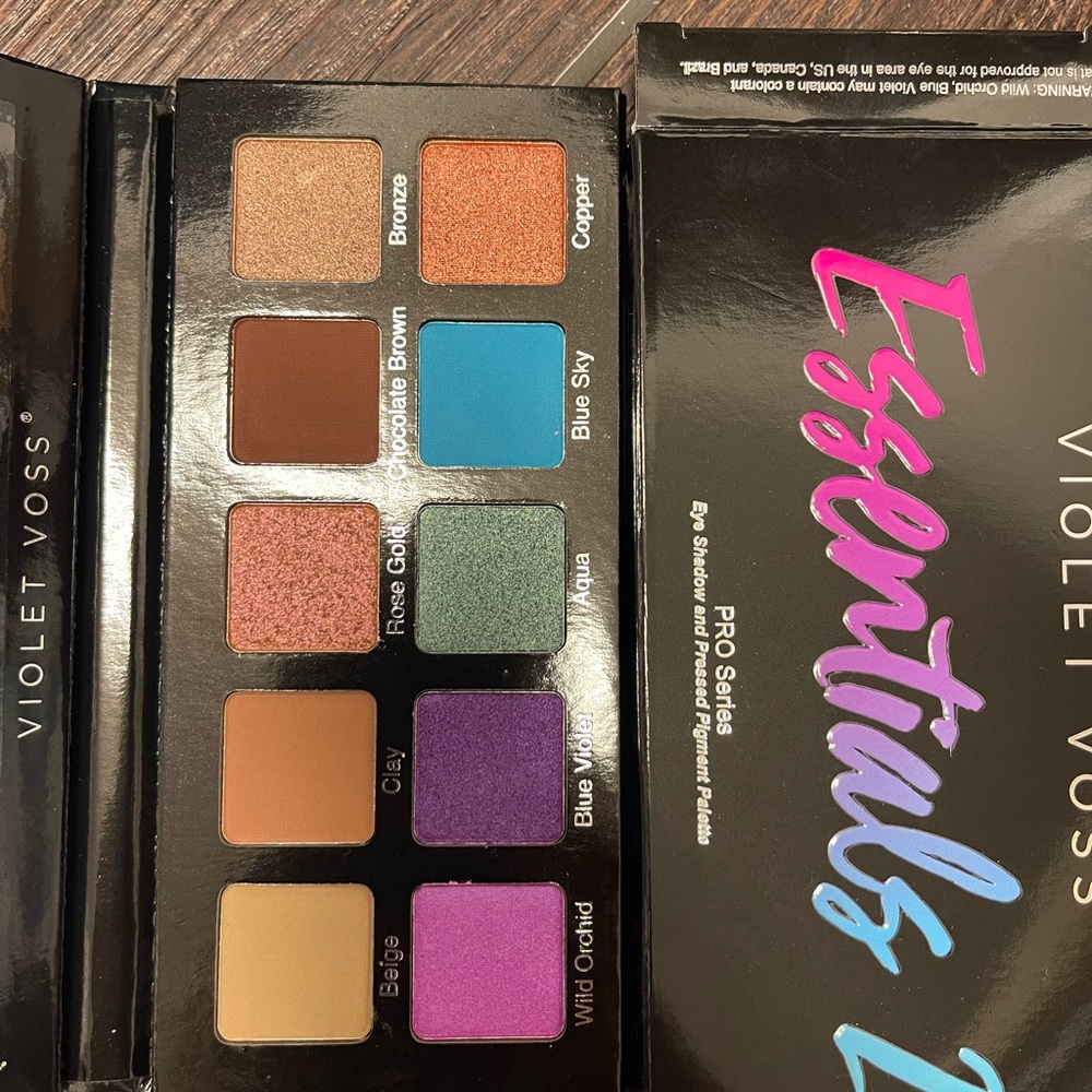 Violet boss eyeshadow palette. Essentials 2